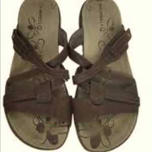 Merrill sandals - brown leather. Very comfortable but do not fit me any more